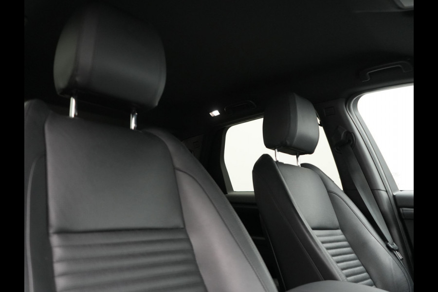 Land Rover Discovery Sport P300e S Plug In Hybrid 300pk Dealer O.H. PHEV | Camera | Apple Carplay | Lederen Sportstoelen Verwarmd | Virtual | Navigatie |