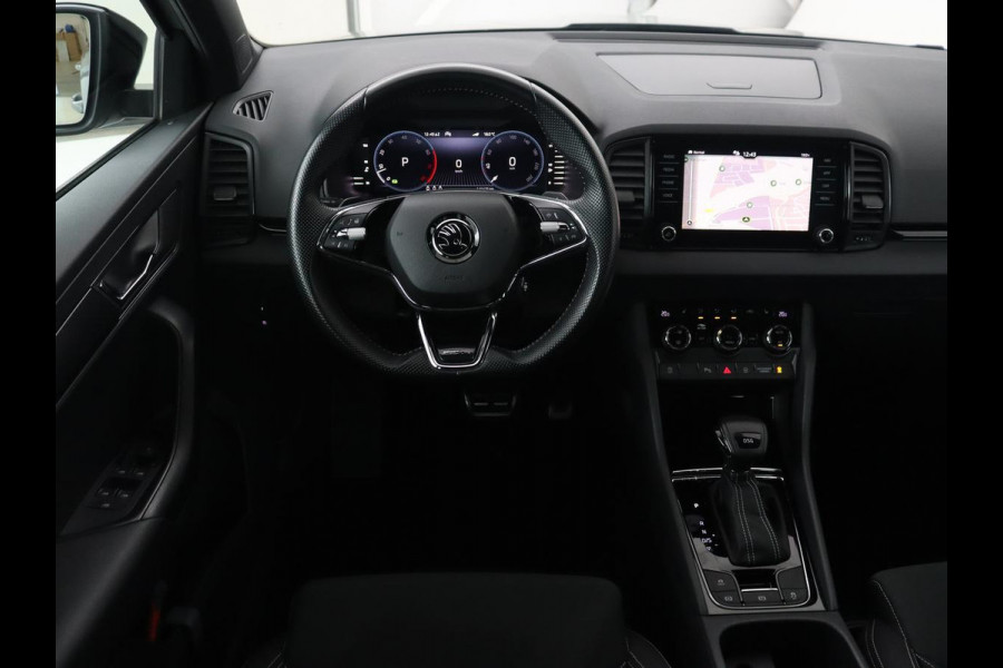 Škoda Karoq 1.5 TSI Sportline | Trekhaak | Stoelverwarming | Camera | Carplay | Virtual Cockpit | Sportstoelen | Navigatie | Full LED | Parkeerhulp | Sfeerverlichting | Climate control | Cruise control