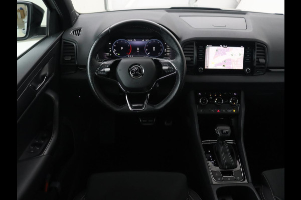 Škoda Karoq 1.5 TSI Sportline | Trekhaak | Stoelverwarming | Camera | Carplay | Virtual Cockpit | Sportstoelen | Navigatie | Full LED | Parkeerhulp | Sfeerverlichting | Climate control | Cruise control
