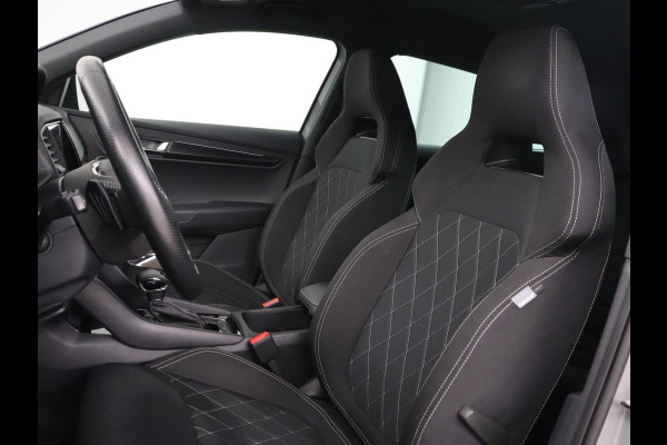 Škoda Karoq 1.5 TSI Sportline | Trekhaak | Stoelverwarming | Camera | Carplay | Virtual Cockpit | Sportstoelen | Navigatie | Full LED | Parkeerhulp | Sfeerverlichting | Climate control | Cruise control