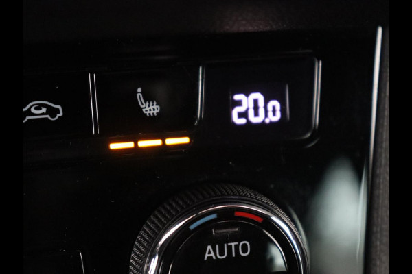 Škoda Karoq 1.5 TSI Sportline | Trekhaak | Stoelverwarming | Camera | Carplay | Virtual Cockpit | Sportstoelen | Navigatie | Full LED | Parkeerhulp | Sfeerverlichting | Climate control | Cruise control