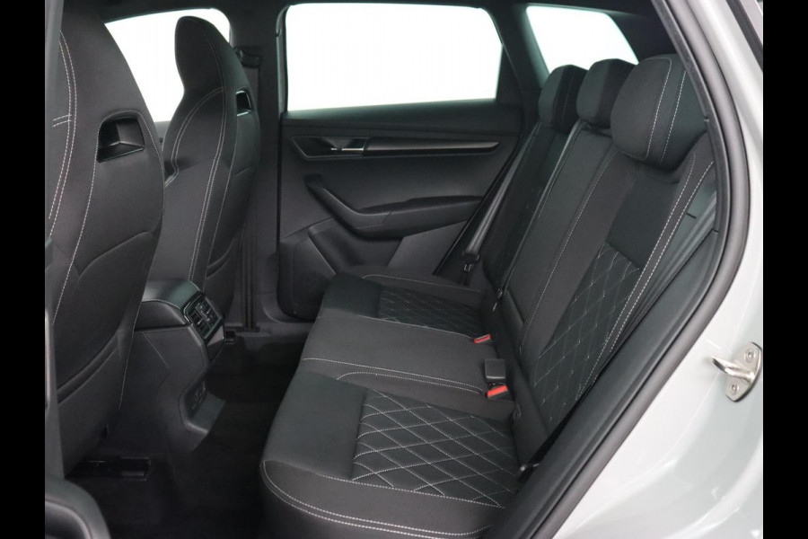 Škoda Karoq 1.5 TSI Sportline | Trekhaak | Stoelverwarming | Camera | Carplay | Virtual Cockpit | Sportstoelen | Navigatie | Full LED | Parkeerhulp | Sfeerverlichting | Climate control | Cruise control