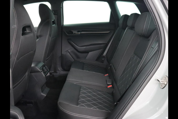 Škoda Karoq 1.5 TSI Sportline | Trekhaak | Stoelverwarming | Camera | Carplay | Virtual Cockpit | Sportstoelen | Navigatie | Full LED | Parkeerhulp | Sfeerverlichting | Climate control | Cruise control