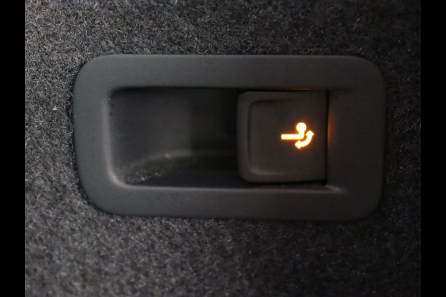 Škoda Karoq 1.5 TSI Sportline | Trekhaak | Stoelverwarming | Camera | Carplay | Virtual Cockpit | Sportstoelen | Navigatie | Full LED | Parkeerhulp | Sfeerverlichting | Climate control | Cruise control