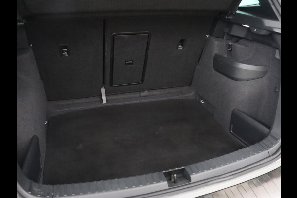 Škoda Karoq 1.5 TSI Sportline | Trekhaak | Stoelverwarming | Camera | Carplay | Virtual Cockpit | Sportstoelen | Navigatie | Full LED | Parkeerhulp | Sfeerverlichting | Climate control | Cruise control