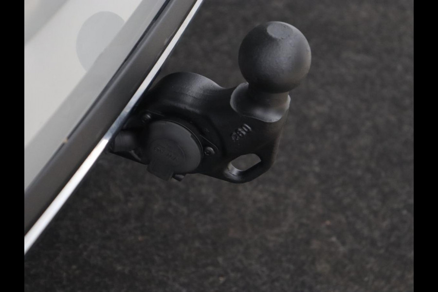 Škoda Karoq 1.5 TSI Sportline | Trekhaak | Stoelverwarming | Camera | Carplay | Virtual Cockpit | Sportstoelen | Navigatie | Full LED | Parkeerhulp | Sfeerverlichting | Climate control | Cruise control