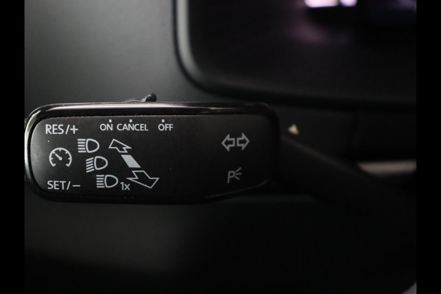 Škoda Karoq 1.5 TSI Sportline | Trekhaak | Stoelverwarming | Camera | Carplay | Virtual Cockpit | Sportstoelen | Navigatie | Full LED | Parkeerhulp | Sfeerverlichting | Climate control | Cruise control