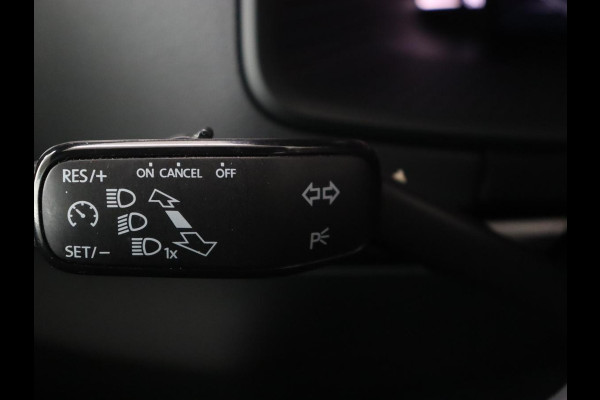 Škoda Karoq 1.5 TSI Sportline | Trekhaak | Stoelverwarming | Camera | Carplay | Virtual Cockpit | Sportstoelen | Navigatie | Full LED | Parkeerhulp | Sfeerverlichting | Climate control | Cruise control