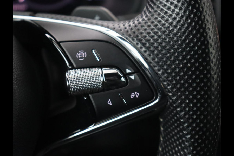 Škoda Karoq 1.5 TSI Sportline | Trekhaak | Stoelverwarming | Camera | Carplay | Virtual Cockpit | Sportstoelen | Navigatie | Full LED | Parkeerhulp | Sfeerverlichting | Climate control | Cruise control