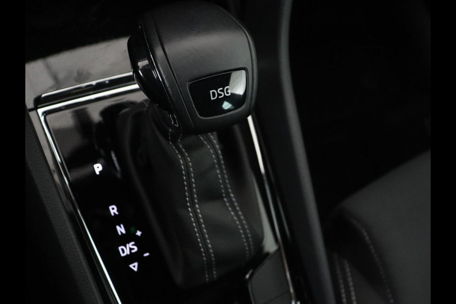 Škoda Karoq 1.5 TSI Sportline | Trekhaak | Stoelverwarming | Camera | Carplay | Virtual Cockpit | Sportstoelen | Navigatie | Full LED | Parkeerhulp | Sfeerverlichting | Climate control | Cruise control