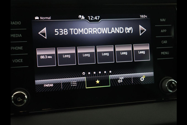 Škoda Karoq 1.5 TSI Sportline | Trekhaak | Stoelverwarming | Camera | Carplay | Virtual Cockpit | Sportstoelen | Navigatie | Full LED | Parkeerhulp | Sfeerverlichting | Climate control | Cruise control