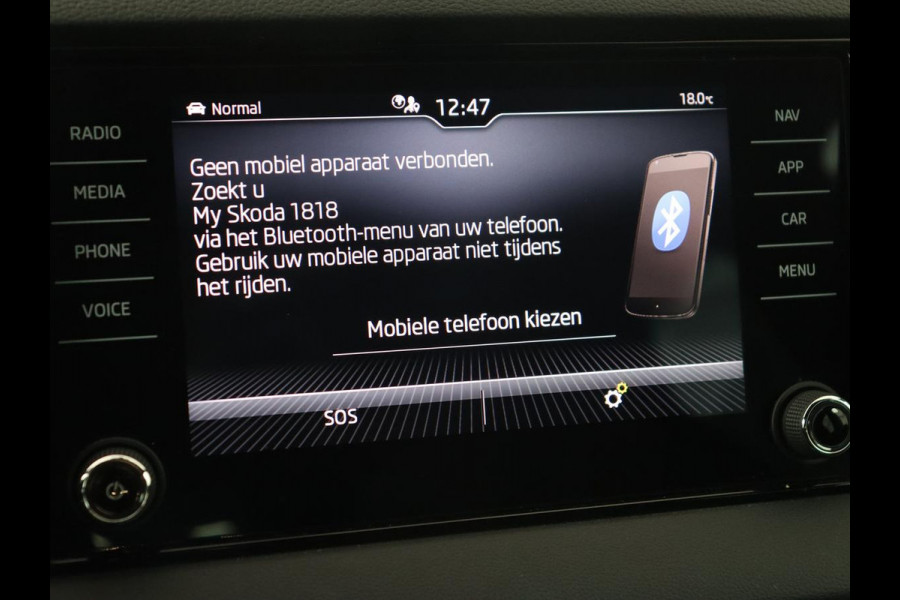 Škoda Karoq 1.5 TSI Sportline | Trekhaak | Stoelverwarming | Camera | Carplay | Virtual Cockpit | Sportstoelen | Navigatie | Full LED | Parkeerhulp | Sfeerverlichting | Climate control | Cruise control