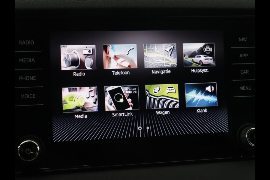 Škoda Karoq 1.5 TSI Sportline | Trekhaak | Stoelverwarming | Camera | Carplay | Virtual Cockpit | Sportstoelen | Navigatie | Full LED | Parkeerhulp | Sfeerverlichting | Climate control | Cruise control