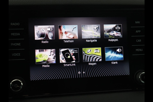 Škoda Karoq 1.5 TSI Sportline | Trekhaak | Stoelverwarming | Camera | Carplay | Virtual Cockpit | Sportstoelen | Navigatie | Full LED | Parkeerhulp | Sfeerverlichting | Climate control | Cruise control