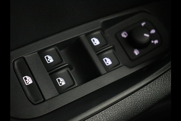 Škoda Karoq 1.5 TSI Sportline | Trekhaak | Stoelverwarming | Camera | Carplay | Virtual Cockpit | Sportstoelen | Navigatie | Full LED | Parkeerhulp | Sfeerverlichting | Climate control | Cruise control