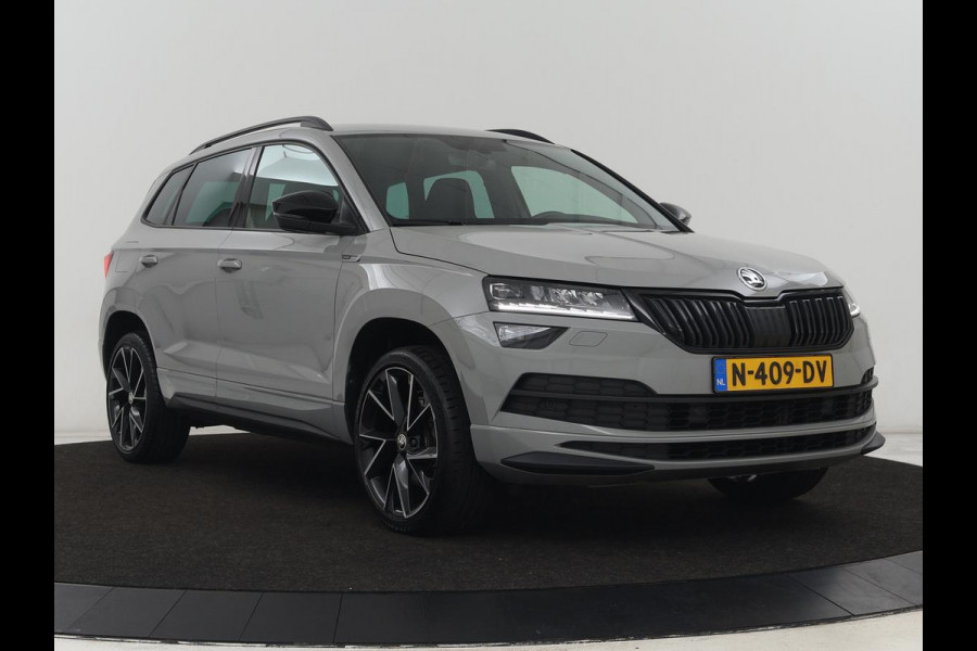 Škoda Karoq 1.5 TSI Sportline | Trekhaak | Stoelverwarming | Camera | Carplay | Virtual Cockpit | Sportstoelen | Navigatie | Full LED | Parkeerhulp | Sfeerverlichting | Climate control | Cruise control