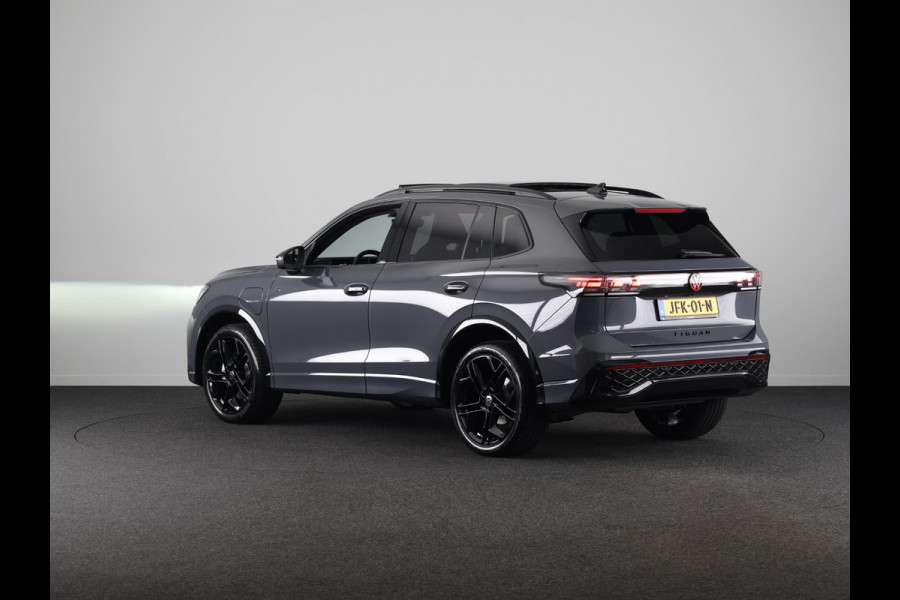 Volkswagen Tiguan 1.5 eHybrid R-Line Edition 204PK | Panoramadak | Black Style pakket | 20 Inch | Stoelverwarming | Navigatie