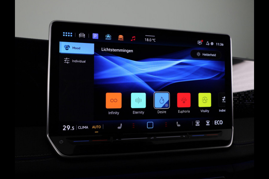 Volkswagen Tiguan 1.5 eHybrid R-Line Edition 204PK | Panoramadak | Black Style pakket | 20 Inch | Stoelverwarming | Navigatie