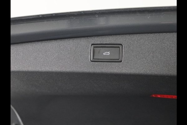 Volkswagen Tiguan 1.5 eHybrid R-Line Edition 204PK | Panoramadak | Black Style pakket | 20 Inch | Stoelverwarming | Navigatie