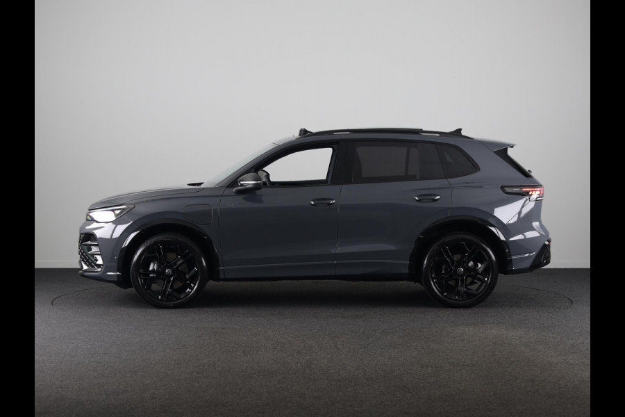 Volkswagen Tiguan 1.5 eHybrid R-Line Edition 204PK | Panoramadak | Black Style pakket | 20 Inch | Stoelverwarming | Navigatie