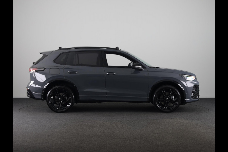 Volkswagen Tiguan 1.5 eHybrid R-Line Edition 204PK | Panoramadak | Black Style pakket | 20 Inch | Stoelverwarming | Navigatie