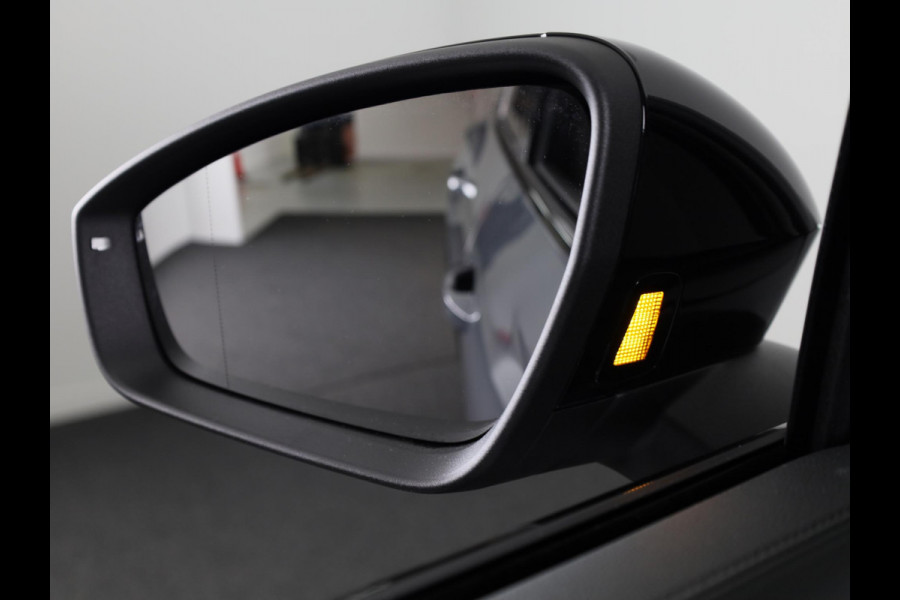 Volkswagen Tiguan 1.5 eHybrid R-Line Edition 204PK | Panoramadak | Black Style pakket | 20 Inch | Stoelverwarming | Navigatie