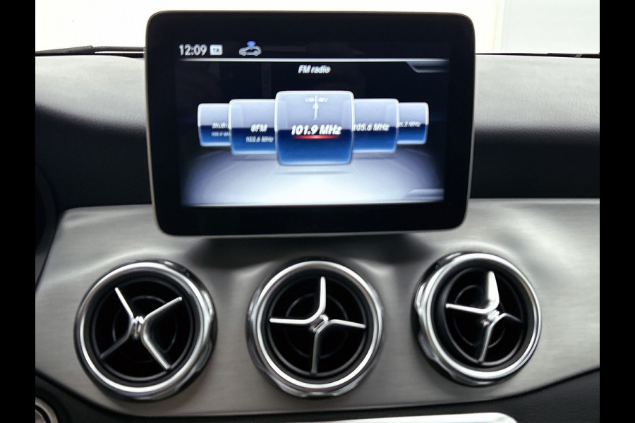 Mercedes-Benz GLA 180 Business Solution AMG Limited(Goed OnderH, Carplay, Navi, StoelV, Keyless, Camera, Etc)
