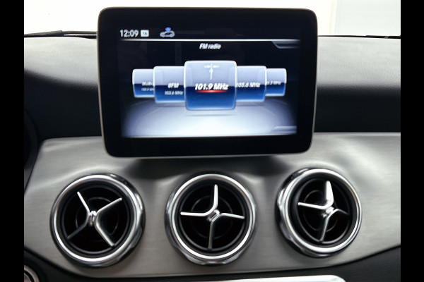 Mercedes-Benz GLA 180 Business Solution AMG Limited(Goed OnderH, Carplay, Navi, StoelV, Keyless, Camera, Etc)