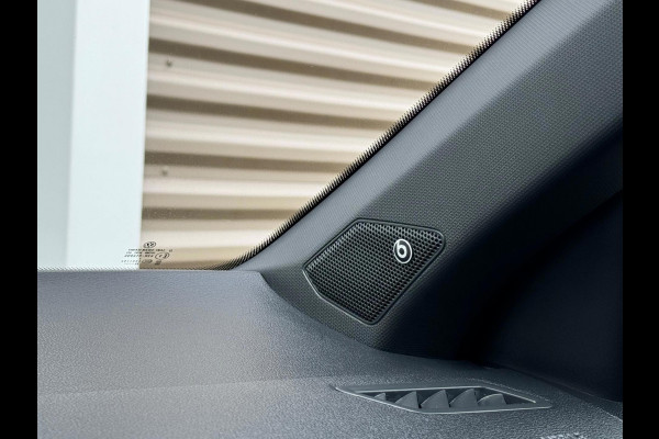 Volkswagen T-Roc 2.0 TSI 4Motion R Pano/Akra/Camera/Blind