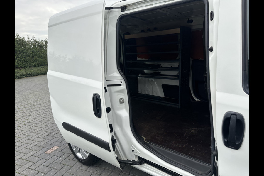 Opel Combo 1.3 CDTi E6 / L2H1 / SPORT / 1e EIG. / BOTT INRICHTING / CRUISE / AIRCO / LICHTMETAAL