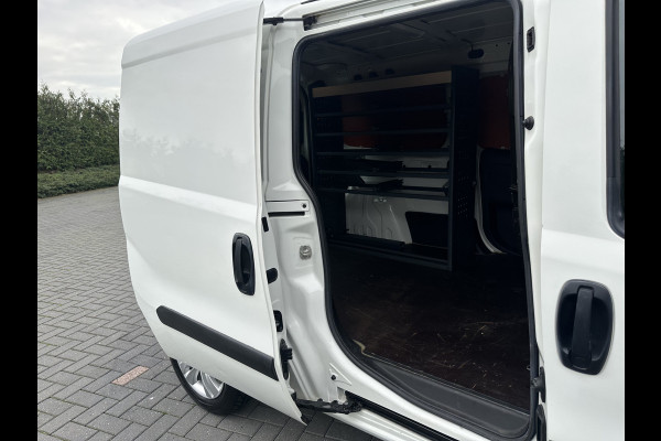 Opel Combo 1.3 CDTi E6 / L2H1 / SPORT / 1e EIG. / BOTT INRICHTING / CRUISE / AIRCO / LICHTMETAAL