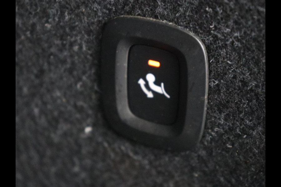 Volvo XC40 2.0 T4 Momentum | Trekhaak | 360 Camera | Adaptive cruise | Navigatie | 19'' | Half leder | Climate control | Bluetooth