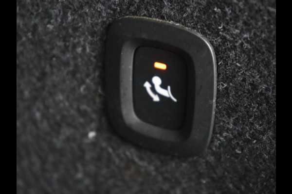 Volvo XC40 2.0 T4 Momentum | Trekhaak | 360 Camera | Adaptive cruise | Navigatie | 19'' | Half leder | Climate control | Bluetooth