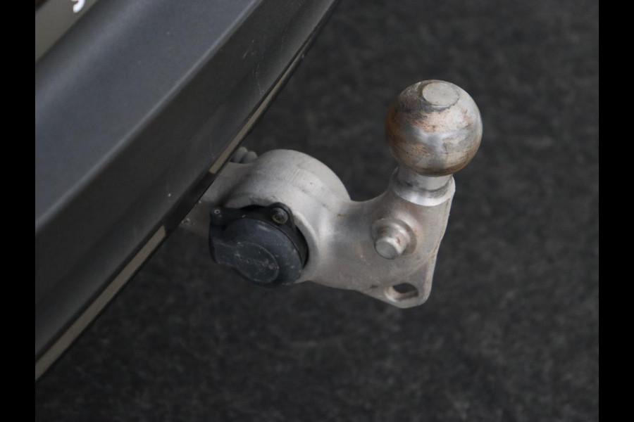 Volvo XC40 2.0 T4 Momentum | Trekhaak | 360 Camera | Adaptive cruise | Navigatie | 19'' | Half leder | Climate control | Bluetooth