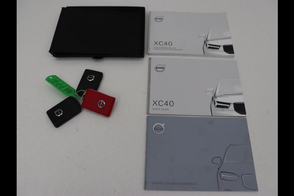 Volvo XC40 2.0 T4 Momentum | Trekhaak | 360 Camera | Adaptive cruise | Navigatie | 19'' | Half leder | Climate control | Bluetooth