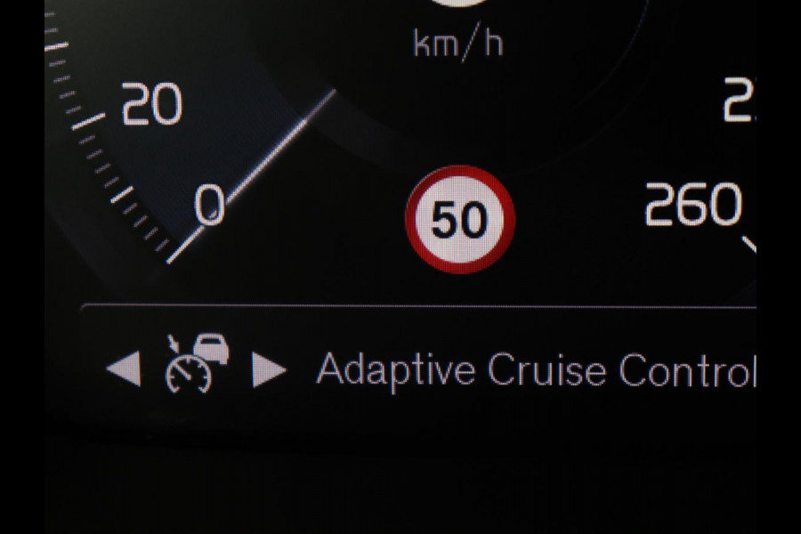 Volvo XC40 2.0 T4 Momentum | Trekhaak | 360 Camera | Adaptive cruise | Navigatie | 19'' | Half leder | Climate control | Bluetooth