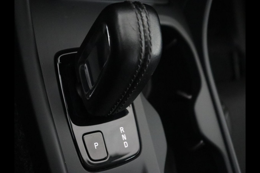 Volvo XC40 2.0 T4 Momentum | Trekhaak | 360 Camera | Adaptive cruise | Navigatie | 19'' | Half leder | Climate control | Bluetooth