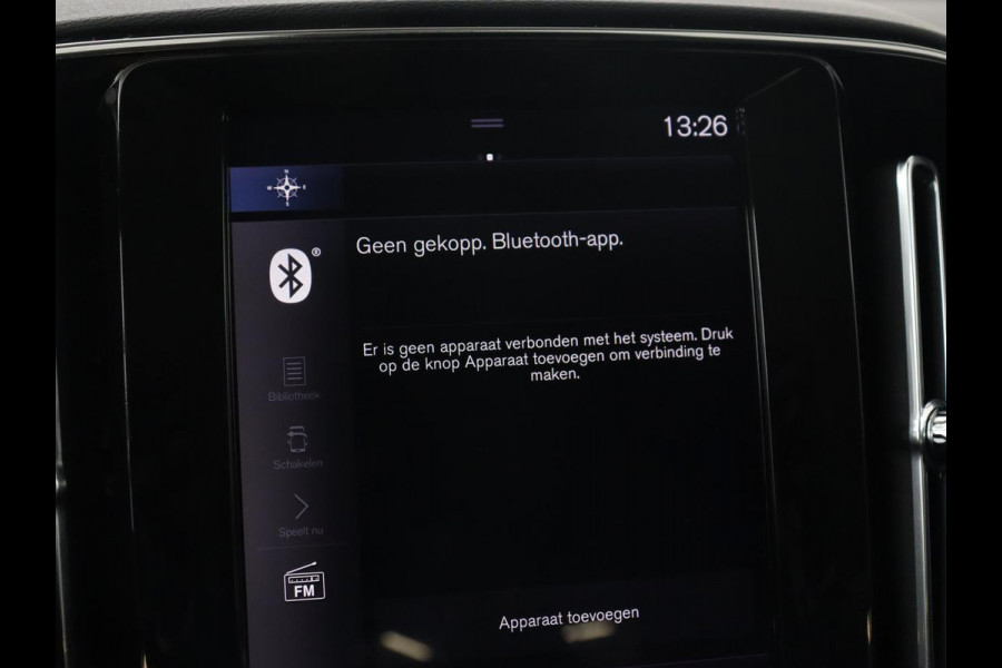 Volvo XC40 2.0 T4 Momentum | Trekhaak | 360 Camera | Adaptive cruise | Navigatie | 19'' | Half leder | Climate control | Bluetooth