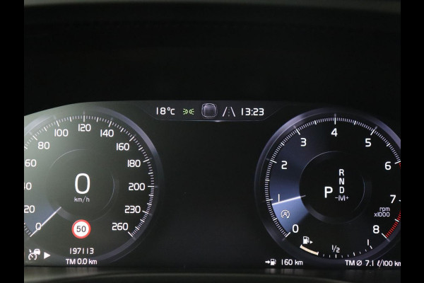 Volvo XC40 2.0 T4 Momentum | Trekhaak | 360 Camera | Adaptive cruise | Navigatie | 19'' | Half leder | Climate control | Bluetooth