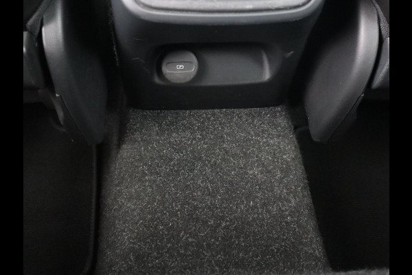 Volvo XC40 2.0 T4 Momentum | Trekhaak | 360 Camera | Adaptive cruise | Navigatie | 19'' | Half leder | Climate control | Bluetooth