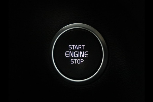 Volvo XC40 2.0 T4 Momentum | Trekhaak | 360 Camera | Adaptive cruise | Navigatie | 19'' | Half leder | Climate control | Bluetooth