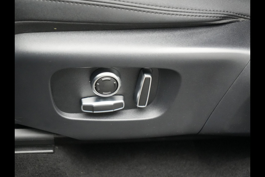 Land Rover Discovery Sport P300e S Plug In Hybrid 300pk Dealer O.H. PHEV | 360 Camera | Alcantara Sportstoelen Verwarmd | Apple Carplay | Navigatie | DAB |