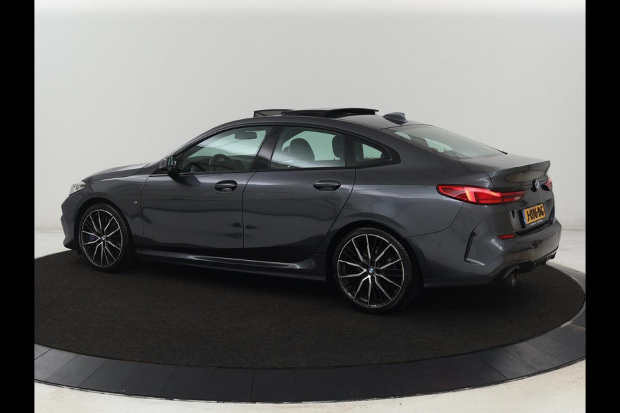 BMW 2 Serie Gran Coupé 218i M Sport | Panoramadak | Stoelverwarming | Camera | Sfeerverlichting | Carplay | Navigatie | Sportstoelen | Park Assist | Live Cockpit | Climate control