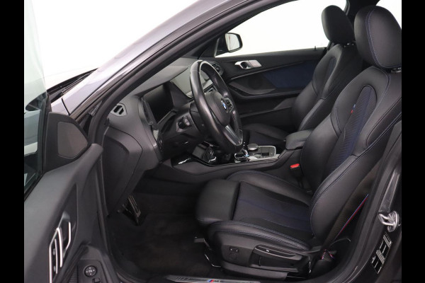 BMW 2 Serie Gran Coupé 218i M Sport | Panoramadak | Stoelverwarming | Camera | Sfeerverlichting | Carplay | Navigatie | Sportstoelen | Park Assist | Live Cockpit | Climate control