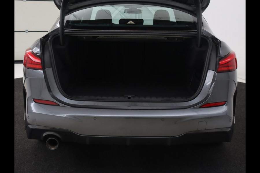 BMW 2 Serie Gran Coupé 218i M Sport | Panoramadak | Stoelverwarming | Camera | Sfeerverlichting | Carplay | Navigatie | Sportstoelen | Park Assist | Live Cockpit | Climate control