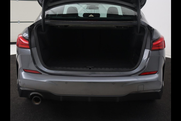 BMW 2 Serie Gran Coupé 218i M Sport | Panoramadak | Stoelverwarming | Camera | Sfeerverlichting | Carplay | Navigatie | Sportstoelen | Park Assist | Live Cockpit | Climate control