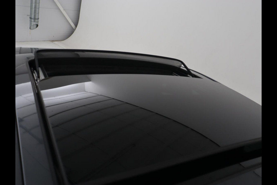 BMW 2 Serie Gran Coupé 218i M Sport | Panoramadak | Stoelverwarming | Camera | Sfeerverlichting | Carplay | Navigatie | Sportstoelen | Park Assist | Live Cockpit | Climate control