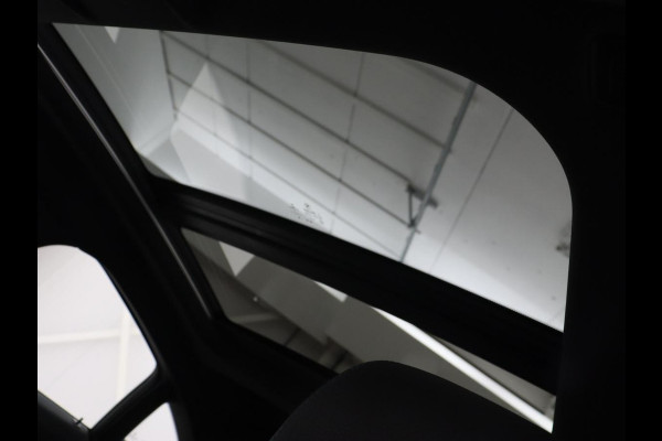 BMW 2 Serie Gran Coupé 218i M Sport | Panoramadak | Stoelverwarming | Camera | Sfeerverlichting | Carplay | Navigatie | Sportstoelen | Park Assist | Live Cockpit | Climate control