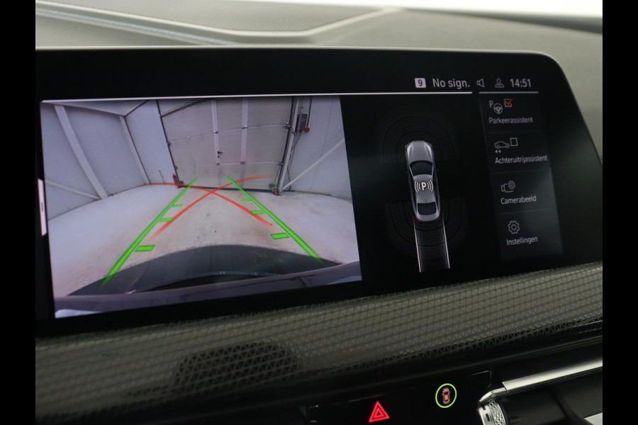 BMW 2 Serie Gran Coupé 218i M Sport | Panoramadak | Stoelverwarming | Camera | Sfeerverlichting | Carplay | Navigatie | Sportstoelen | Park Assist | Live Cockpit | Climate control
