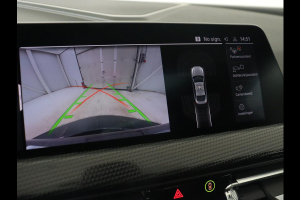 BMW 2 Serie Gran Coupé 218i M Sport | Panoramadak | Stoelverwarming | Camera | Sfeerverlichting | Carplay | Navigatie | Sportstoelen | Park Assist | Live Cockpit | Climate control